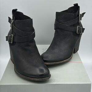 Sole Society So-Maris womens leather black ankle bootie heels size 11M.
